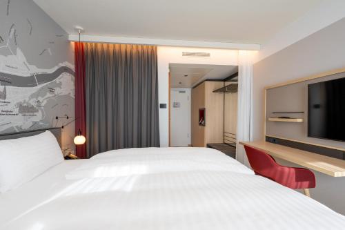 Postel nebo postele na pokoji v ubytování IntercityHotel Heidelberg