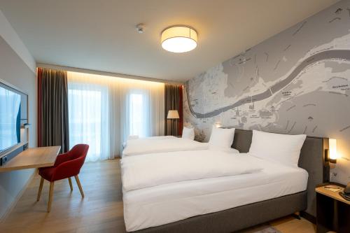 Postel nebo postele na pokoji v ubytování IntercityHotel Heidelberg