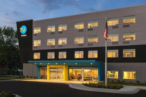 an external view of a building with anazon at Tru By Hilton Martinsburg in Martinsburg