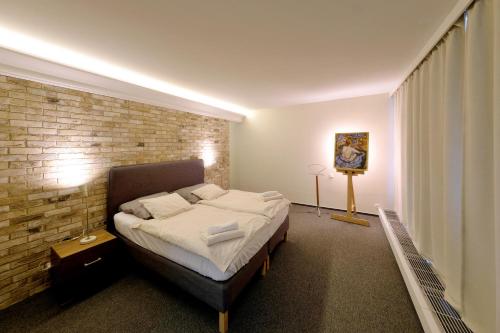 ViDa Prostorný 220 m2 3BR Apartmán s Krbem a Zahradou, Ideální pro Rodiny