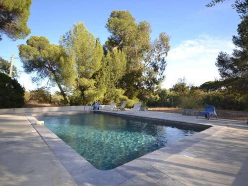 Apartment in Mèze with Pool and Vineyards
