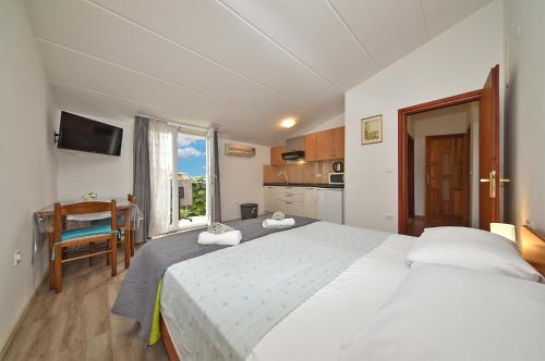 Apartments Romano 1099