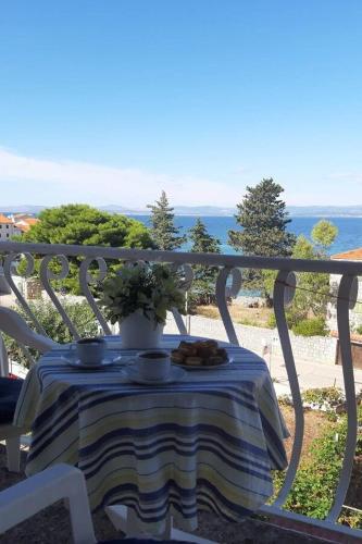 a table with a vase on it on a balcony at Apartments Mar in Sutivan