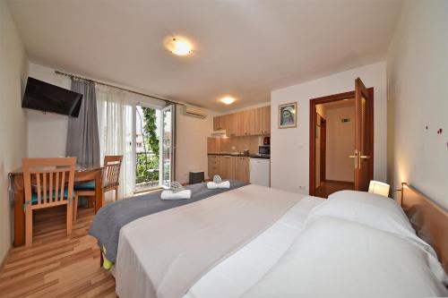 Apartments Romano 1099