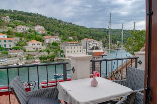 a balcony with a table and a view of the water at Apartments Daira in Stomorska