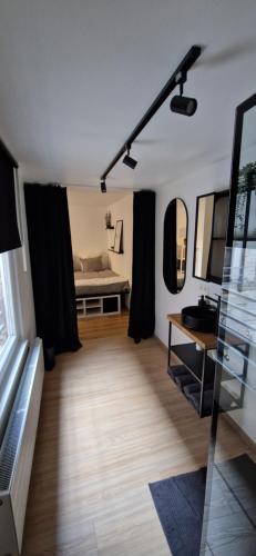 Postel nebo postele na pokoji v ubytování Charleroi Cozy Home