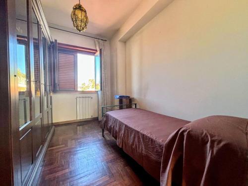a bedroom with a bed and a large window at Aloha Village - Bed&Pet in Messina
