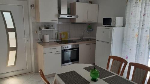 Kuchyň nebo kuchyňský kout v ubytování House More
