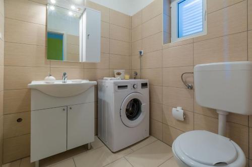 Et badeværelse på Apartments Tomica