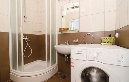 Ένα μπάνιο στο Apartments Pavo