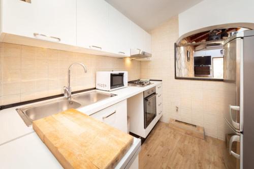 Kuchyňa alebo kuchynka v ubytovaní House Linker