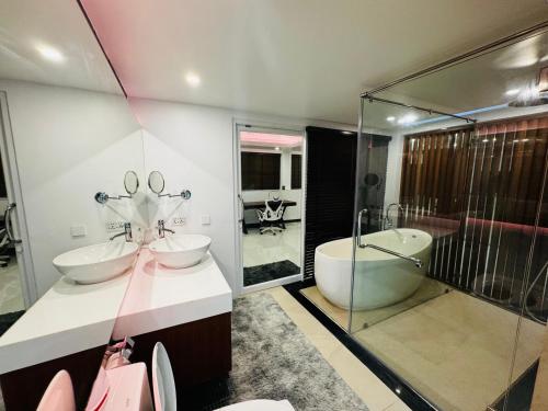 Ванная комната в The Sunrise Ocean Villa 22