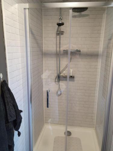 Un baño de The Tin Shed