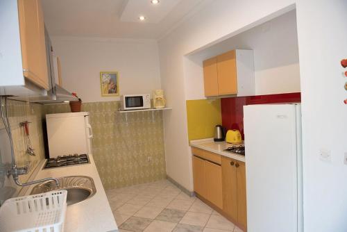 Apartments and Rooms Robi