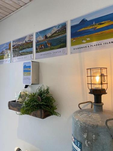 a room with a lamp and pictures on the wall at En SMUK og CHARMERENDE OASE meget tæt på centrum! in Holstebro