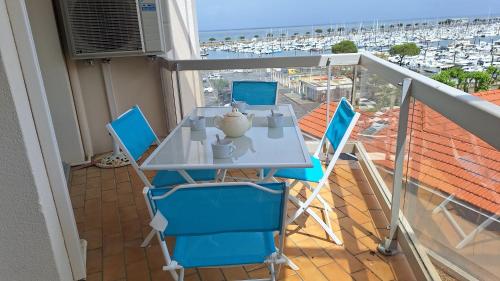 Vaste appartement avec vue sur le port de plaisance