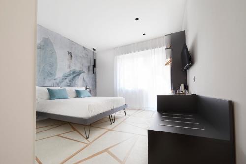 a white bedroom with a bed and a window at B&B La Casa Di Walter in Ascoli Piceno