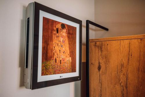 a picture of a painting hanging on a wall at Schmidtburger Hof in Weiler