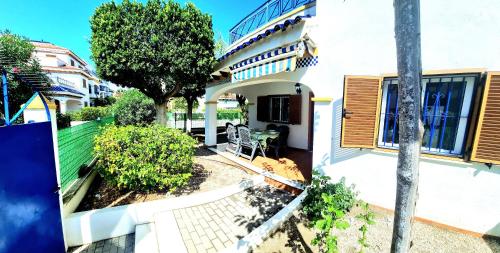 Chalet 3 dormitorios en VERAMAR 5 con jardín