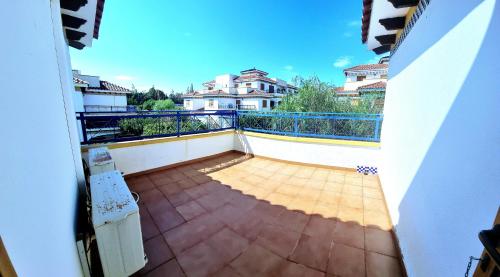 Μπαλκόνι ή βεράντα στο Chalet 3 dormitorios en VERAMAR 5 con jardín