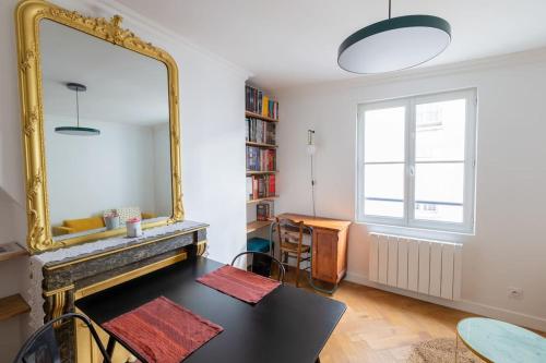 Appartement contemporain rénové dans le centre de Paris
