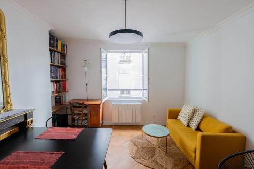 Appartement contemporain rénové dans le centre de Paris