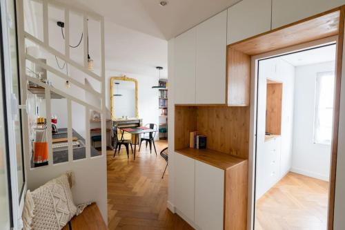 Appartement contemporain rénové dans le centre de Paris