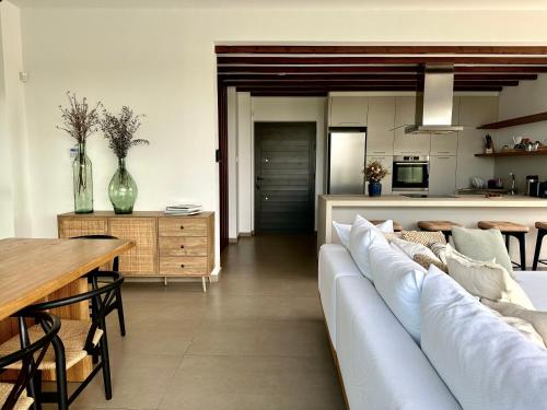 Kuchyň nebo kuchyňský kout v ubytování Lora Pearl Luxury Villa