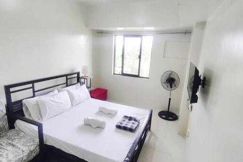 FLO Condo 314 Walk to Burnham, Session road