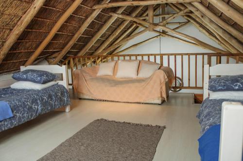 a attic room with two beds and a couch at Blue Pearl in Paternoster