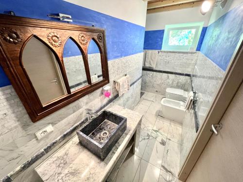 A bathroom at B&B Alla Fortezza