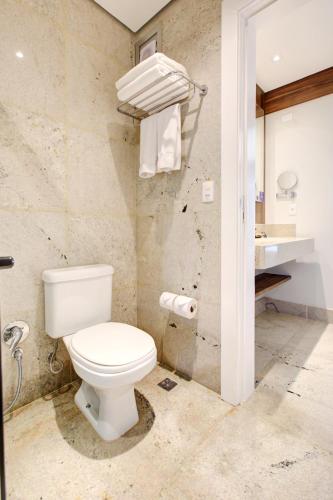 a bathroom with a toilet and a sink at DoubleTree by Hilton - Resort - Foz do Iguaçu in Foz do Iguaçu