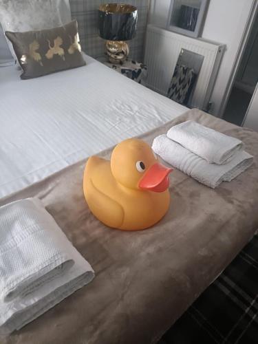 Un ou plusieurs lits dans un hébergement de l'établissement Harbour Inn