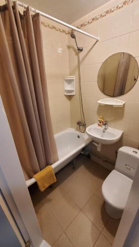 a bathroom with a tub and a toilet and a sink at Комфортная квартира в тихом центре in Izmail