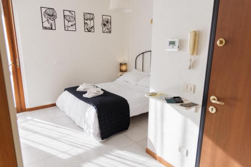 Postel nebo postele na pokoji v ubytování Arryanna Apartment