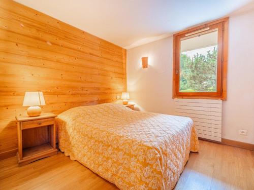 a bedroom with a bed and a window at Appartement 3 chambres avec terrasse, centre village, piste et commerces à pied, garage et WIFI - FR-1-437-104 in La Clusaz