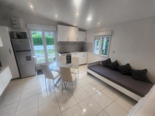 Studio meublé avec cuisine