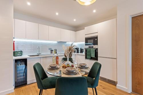 Shanti Suite - 2BED 2BATH City Centre - WIFI - Netflix- Parking- Modern- Perfect for Family, Contractors, Leisure, Business by Shanti Nights photo 13