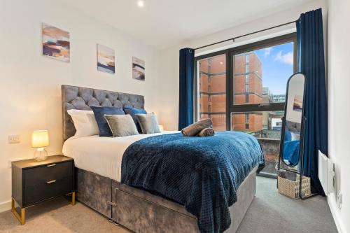 Shanti Suite - 2BED 2BATH City Centre - WIFI - Netflix- Parking- Modern- Perfect for Family, Contractors, Leisure, Business by Shanti Nights photo 3