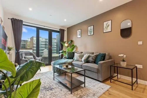 Shanti Suite - 2BED 2BATH City Centre - WIFI - Netflix- Parking- Modern- Perfect for Family, Contractors, Leisure, Business by Shanti Nights photo 1