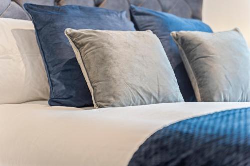 Shanti Suite - 2BED 2BATH City Centre - WIFI - Netflix- Parking- Modern- Perfect for Family, Contractors, Leisure, Business by Shanti Nights photo 21
