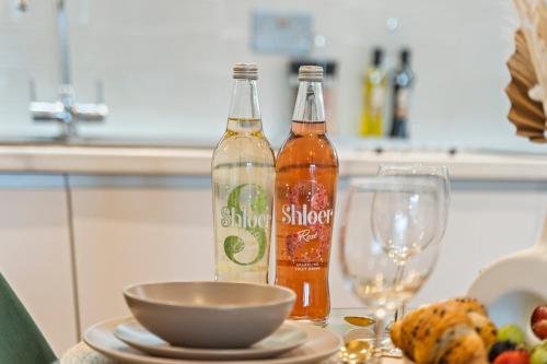 Shanti Suite - 2BED 2BATH City Centre - WIFI - Netflix- Parking- Modern- Perfect for Family, Contractors, Leisure, Business by Shanti Nights photo 32