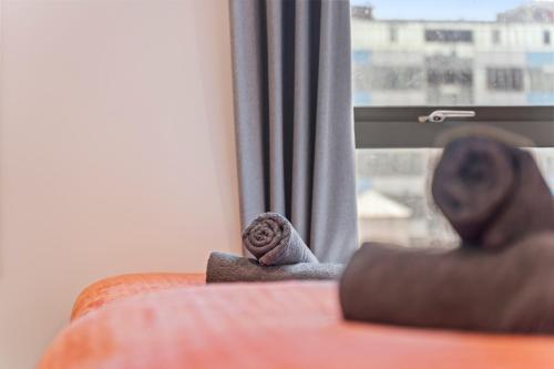 Shanti Suite - 2BED 2BATH City Centre - WIFI - Netflix- Parking- Modern- Perfect for Family, Contractors, Leisure, Business by Shanti Nights photo 24