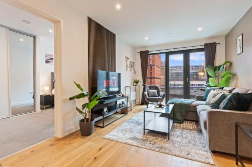 Shanti Suite - 2BED 2BATH City Centre - WIFI - Netflix- Parking- Modern- Perfect for Family, Contractors, Leisure, Business by Shanti Nights photo 6