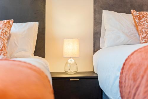 Shanti Suite - 2BED 2BATH City Centre - WIFI - Netflix- Parking- Modern- Perfect for Family, Contractors, Leisure, Business by Shanti Nights photo 25