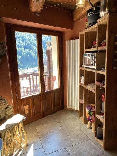 a room with a door and a window with a view at Baita Rousinette in Joussaud