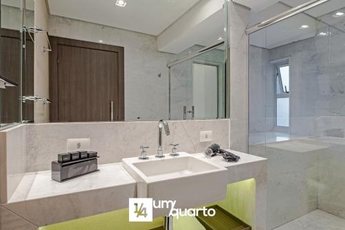 a bathroom with a sink and a shower at Edifício Praça Osório in Curitiba