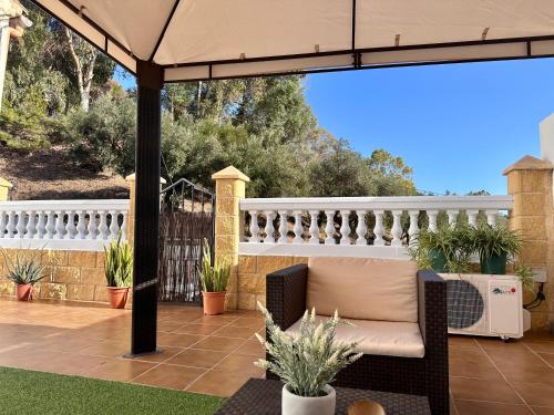 THE HOUSE IN TOQUERO Solarium views to the Alcazaba