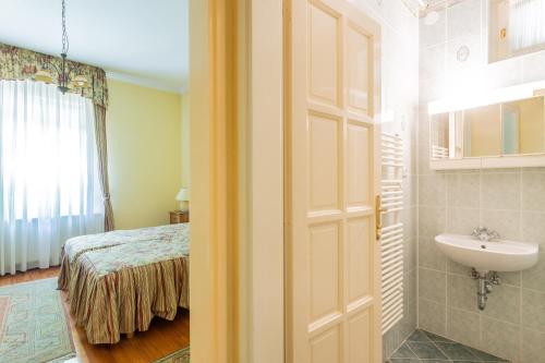 Et badeværelse på Sellő Beach Villa