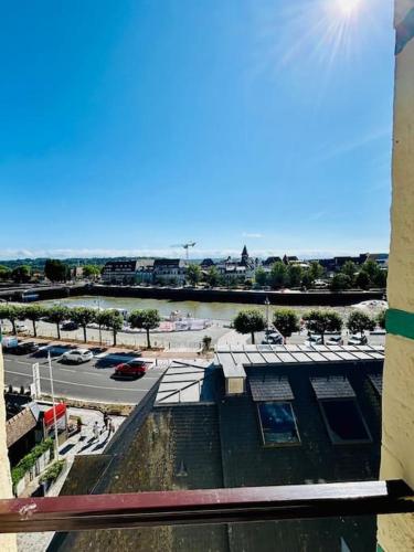 Vous bénéficierez d'une vue sur la ville et d'un parking. dans l'établissement Le Cocon au bord de la mer, à Trouville-sur-Mer
